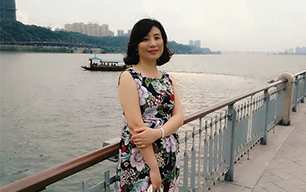 何女士