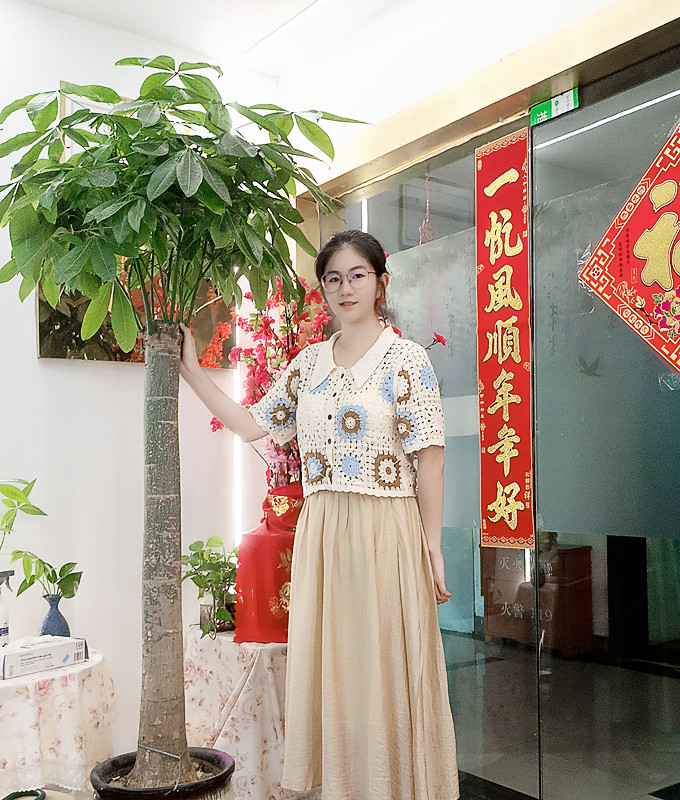 黃小姐