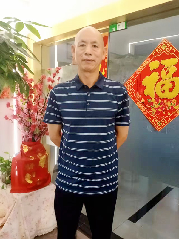 何先生