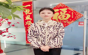 周女士