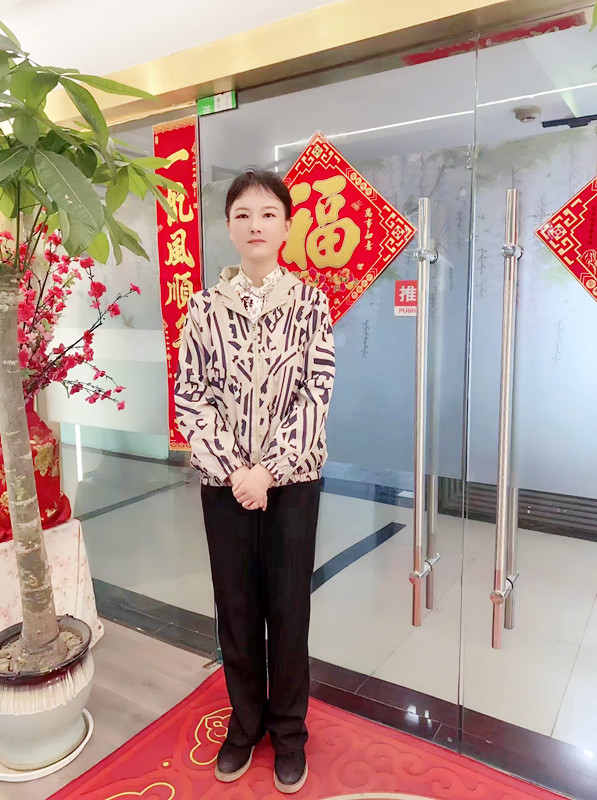 周女士