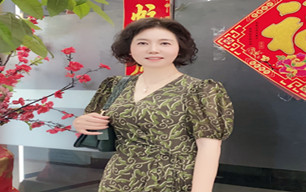 丁女士 