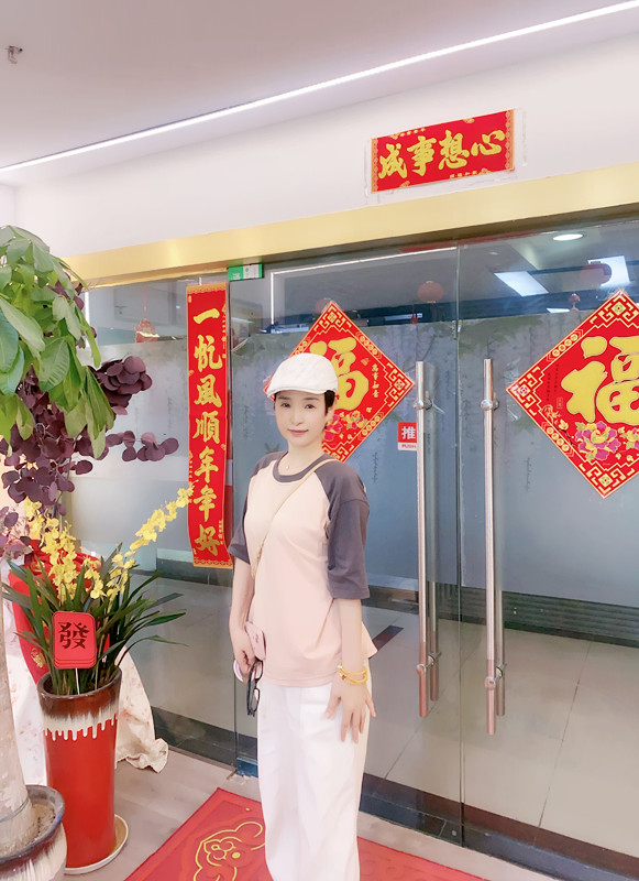 易女士